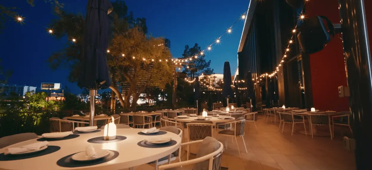 Brezza-Las-Vegas-Outdoor-Dining-Room-in-Night-2